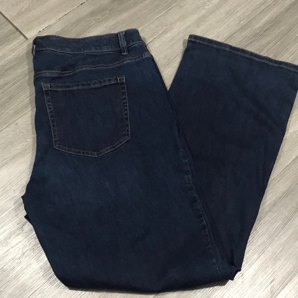 Torrid Relaxed Boot Cut DarkWash Hi-Rise Jeans        size‎ 22R